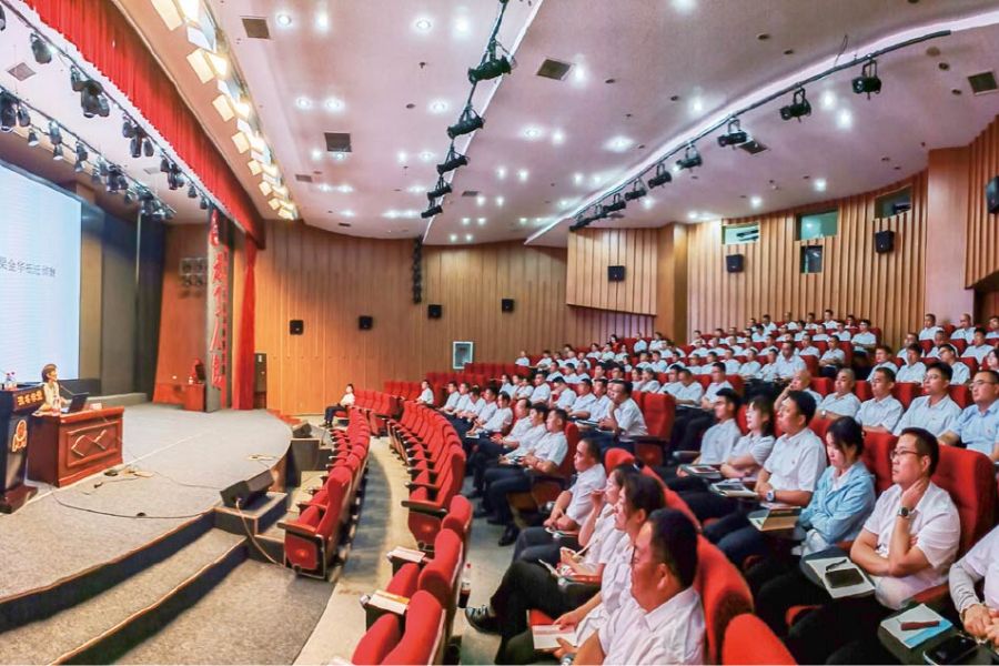 邀請(qǐng)黨史專家為廣大黨員上黨課