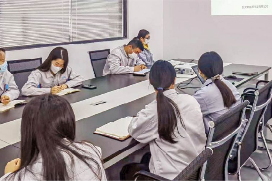 “崗位做貢獻(xiàn)，團(tuán)員展風(fēng)采”座談會(huì)