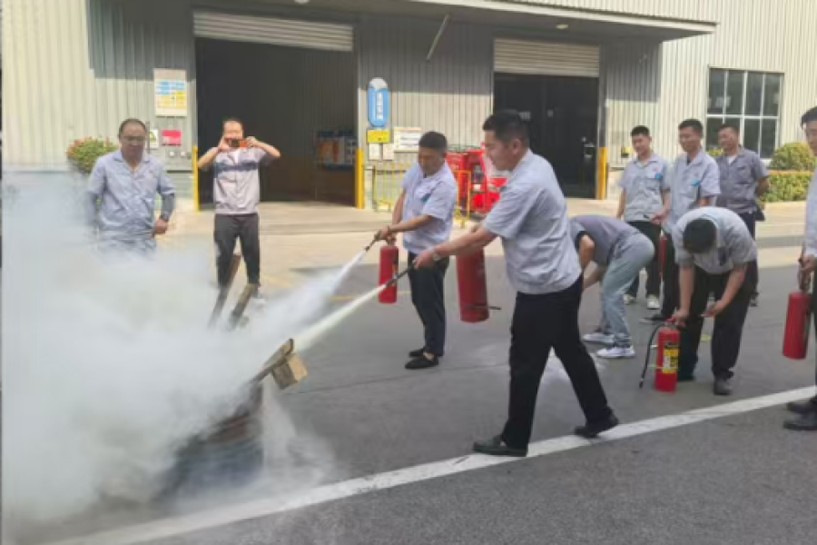 集團(tuán)以“安全生產(chǎn)月”活動(dòng)為契機(jī)，推動(dòng)安全管理從階段性活動(dòng)向常態(tài)化、精準(zhǔn)化管控轉(zhuǎn)型